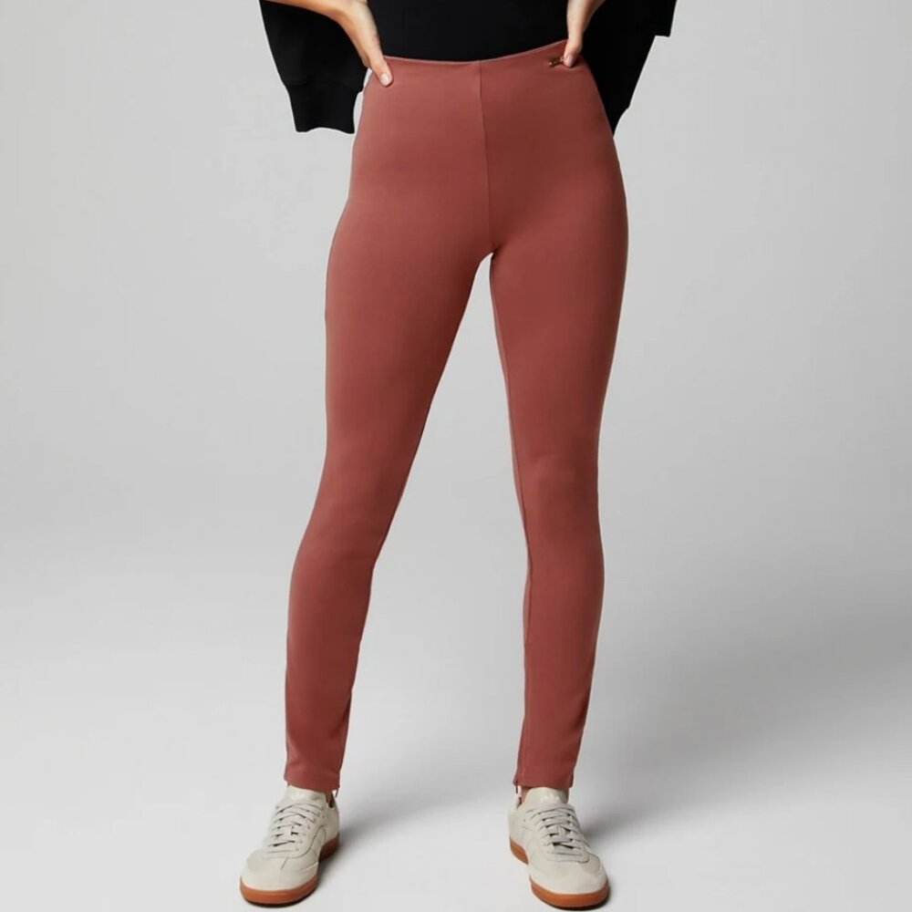 NWT Fabletics 24/7 Skinny Leg Pants Size S
